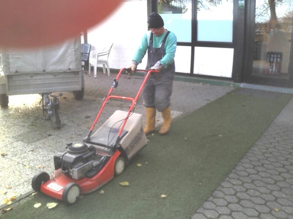 Kunstrasenmähen